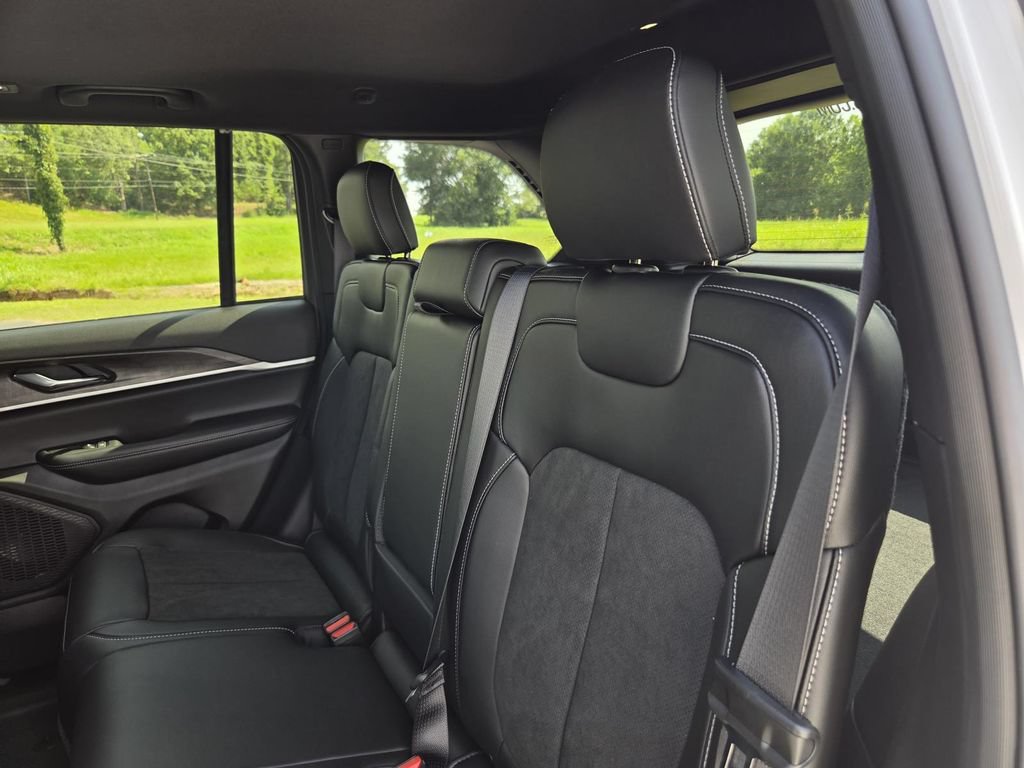 New 2026 Jeep Grand Cherokee Altitude RWD image 28
