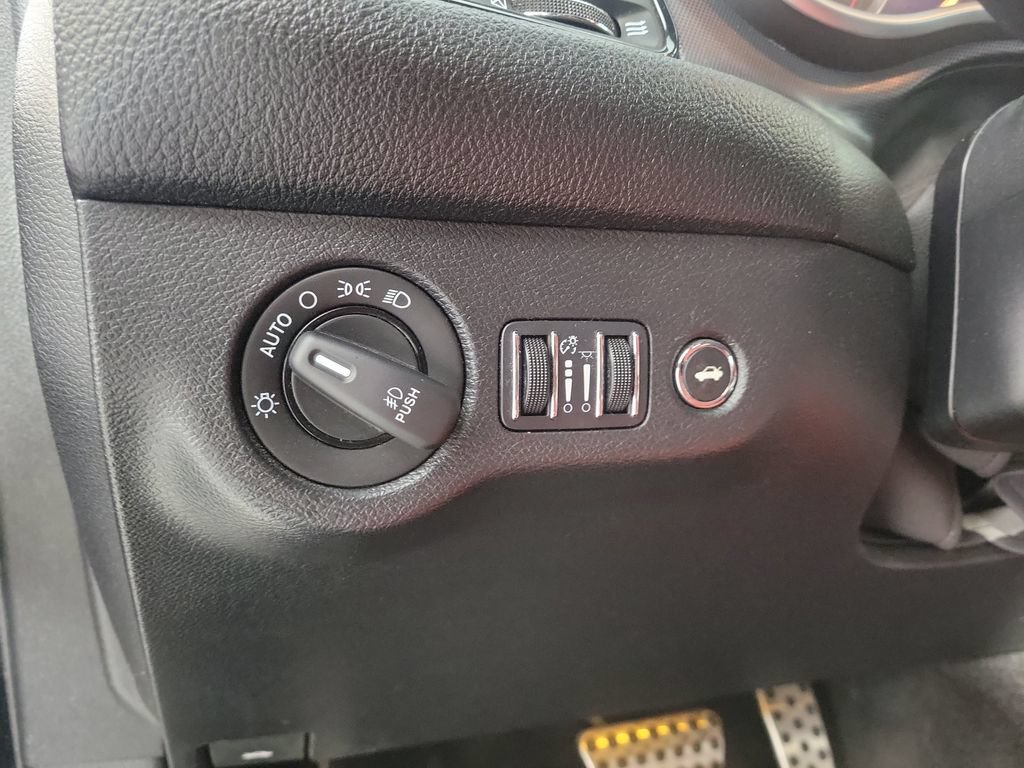 Used 2015 Dodge Challenger R/T Plus RWD image 15