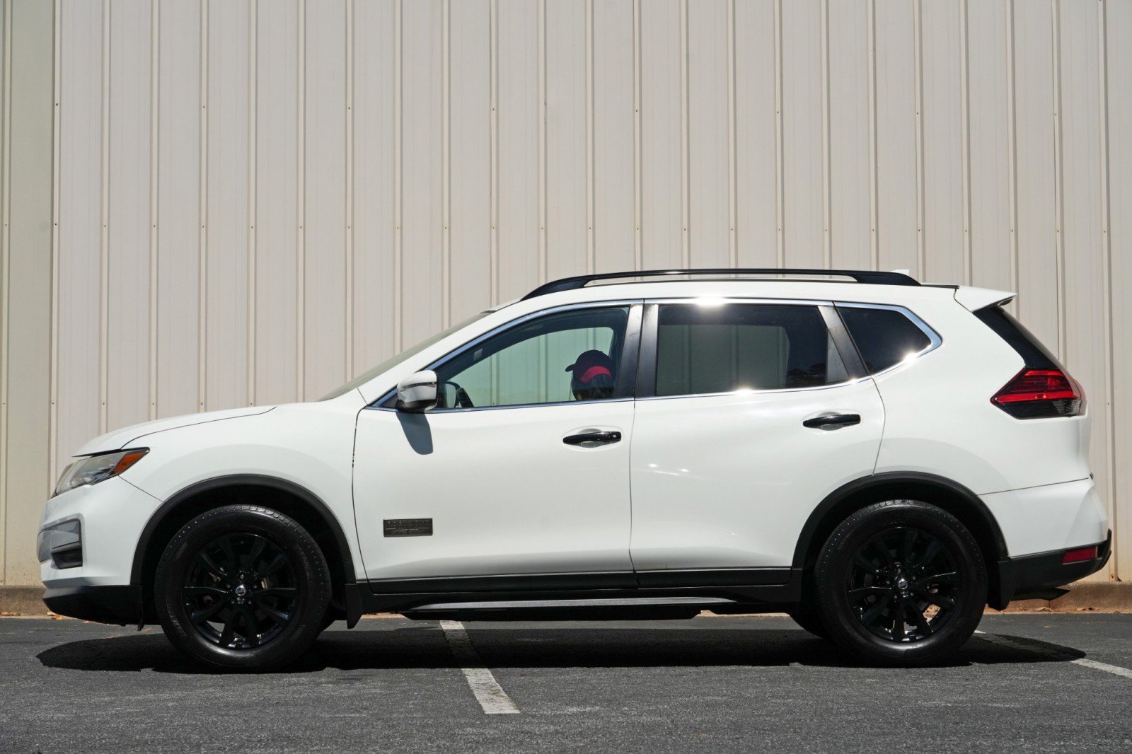 Used 2017 Nissan Rogue SV FWD image 8