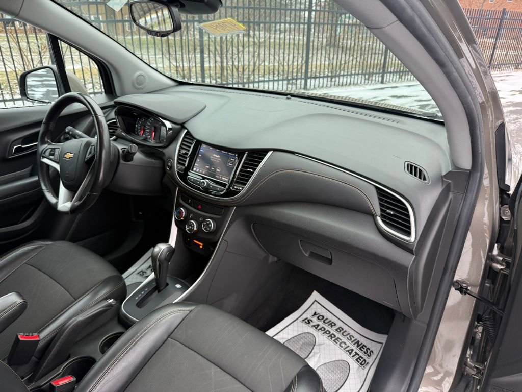 Used 2022 Chevrolet Trax LT w/ LT Convenience Package image 15