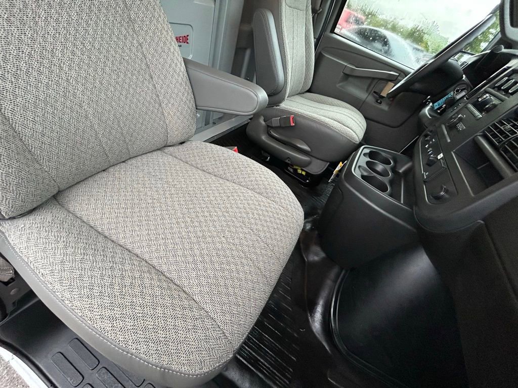 New 2025 Chevrolet Express 3500 w/ Power Convenience Package image 34