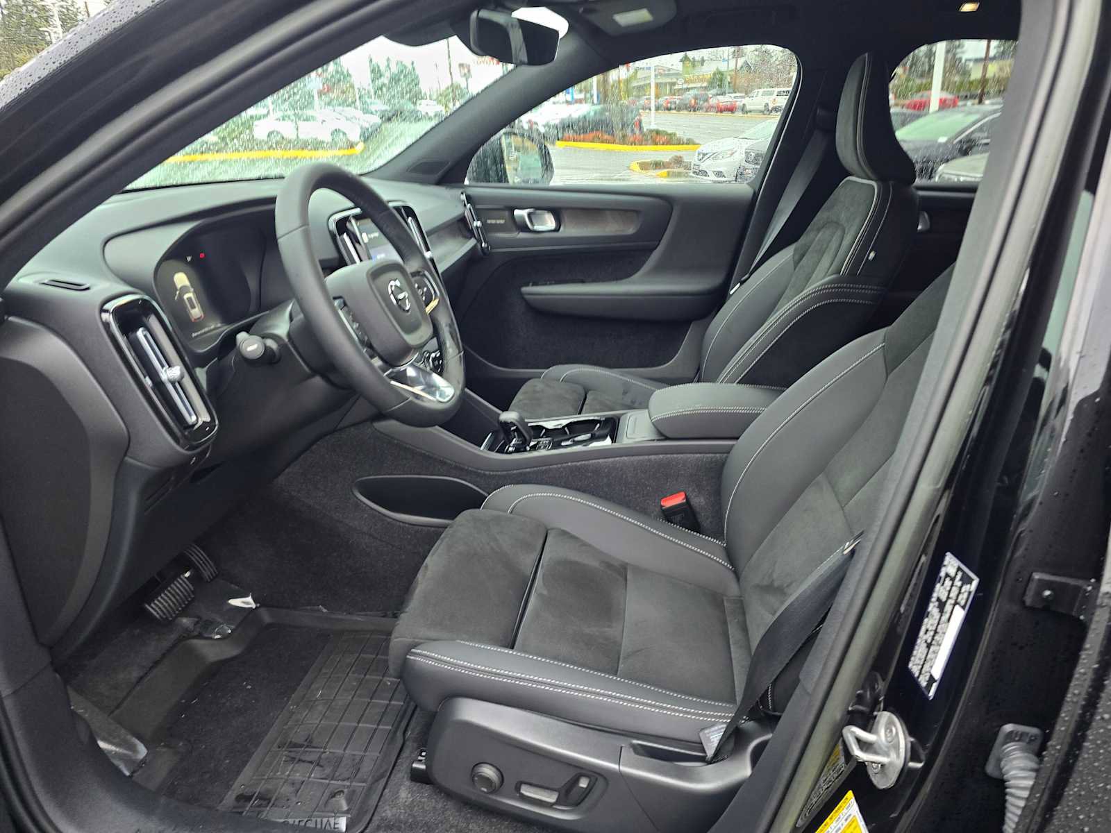 Used 2023 Volvo XC40 Recharge Ultimate w/ Protection Package Premier image 24