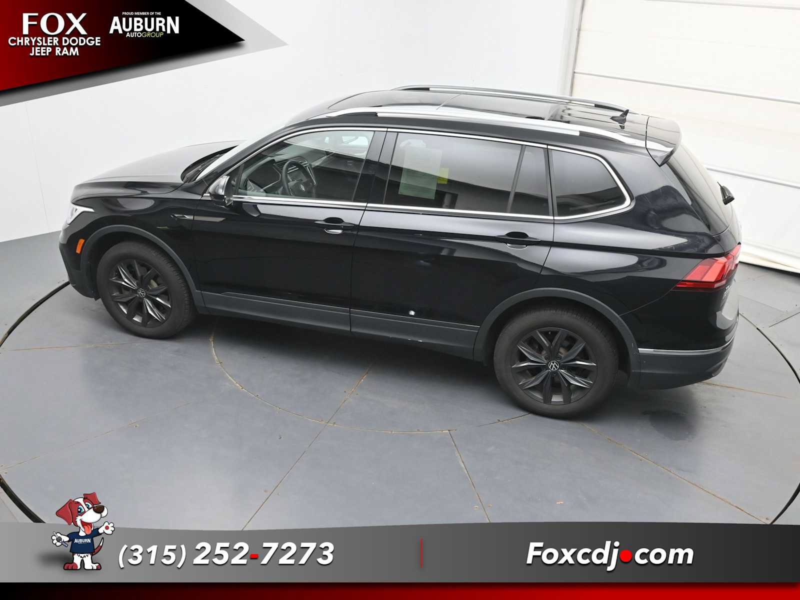 Used 2024 Volkswagen Tiguan SE w/ Panoramic Sunroof Package AWD/4WD image 30