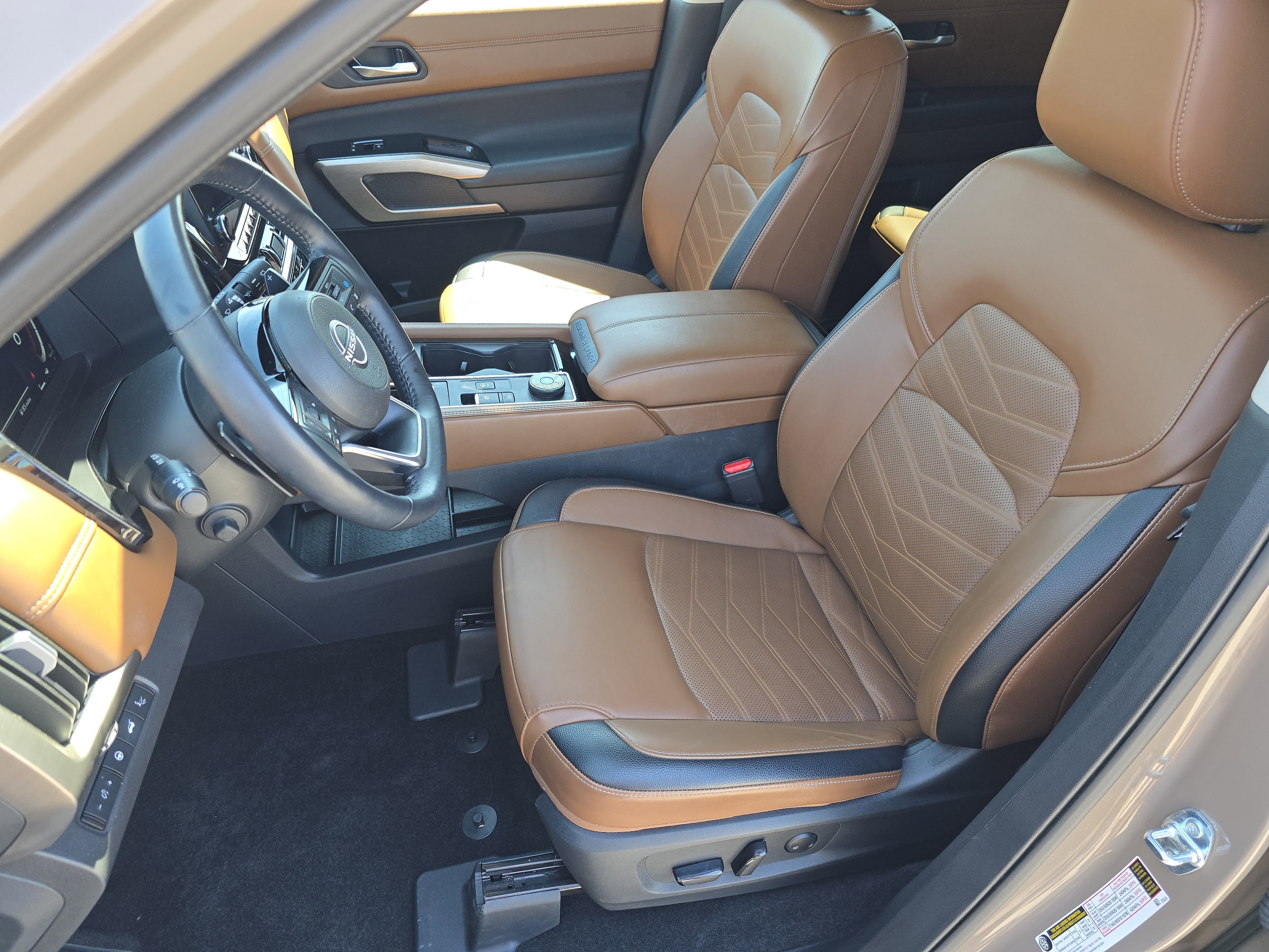 Used 2024 Nissan Pathfinder Platinum image 36