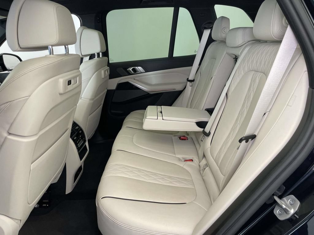 Used 2021 BMW X5 M50i w/ Parking Assistance Package AWD/4WD image 17