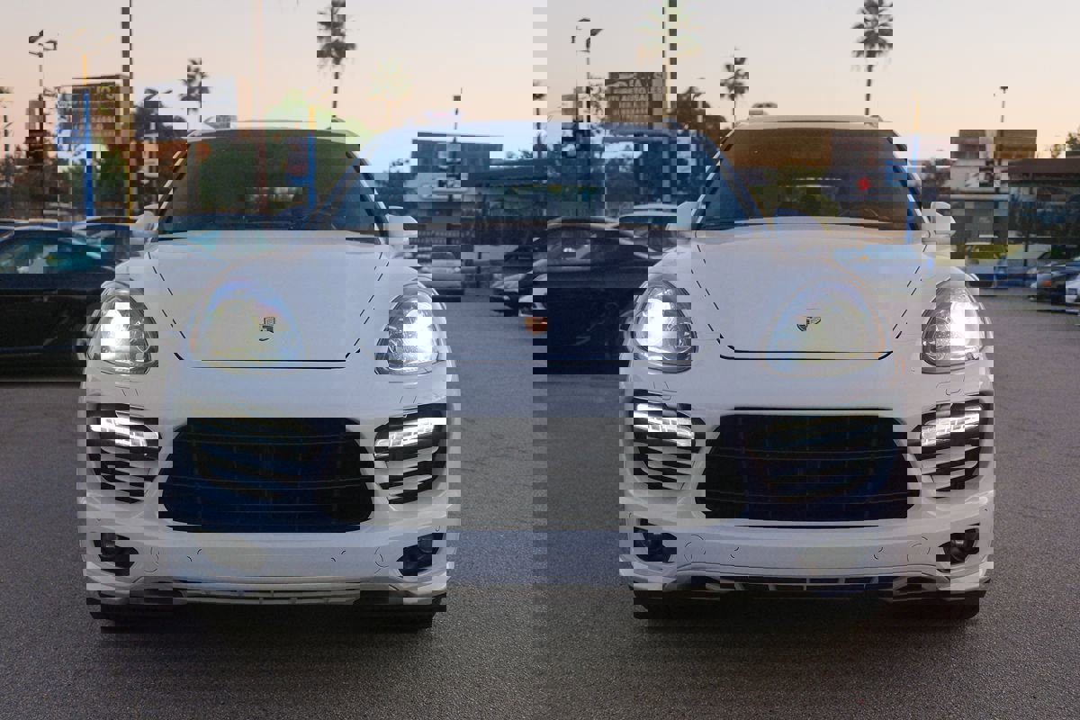 Used 2014 Porsche Cayenne GTS image 2