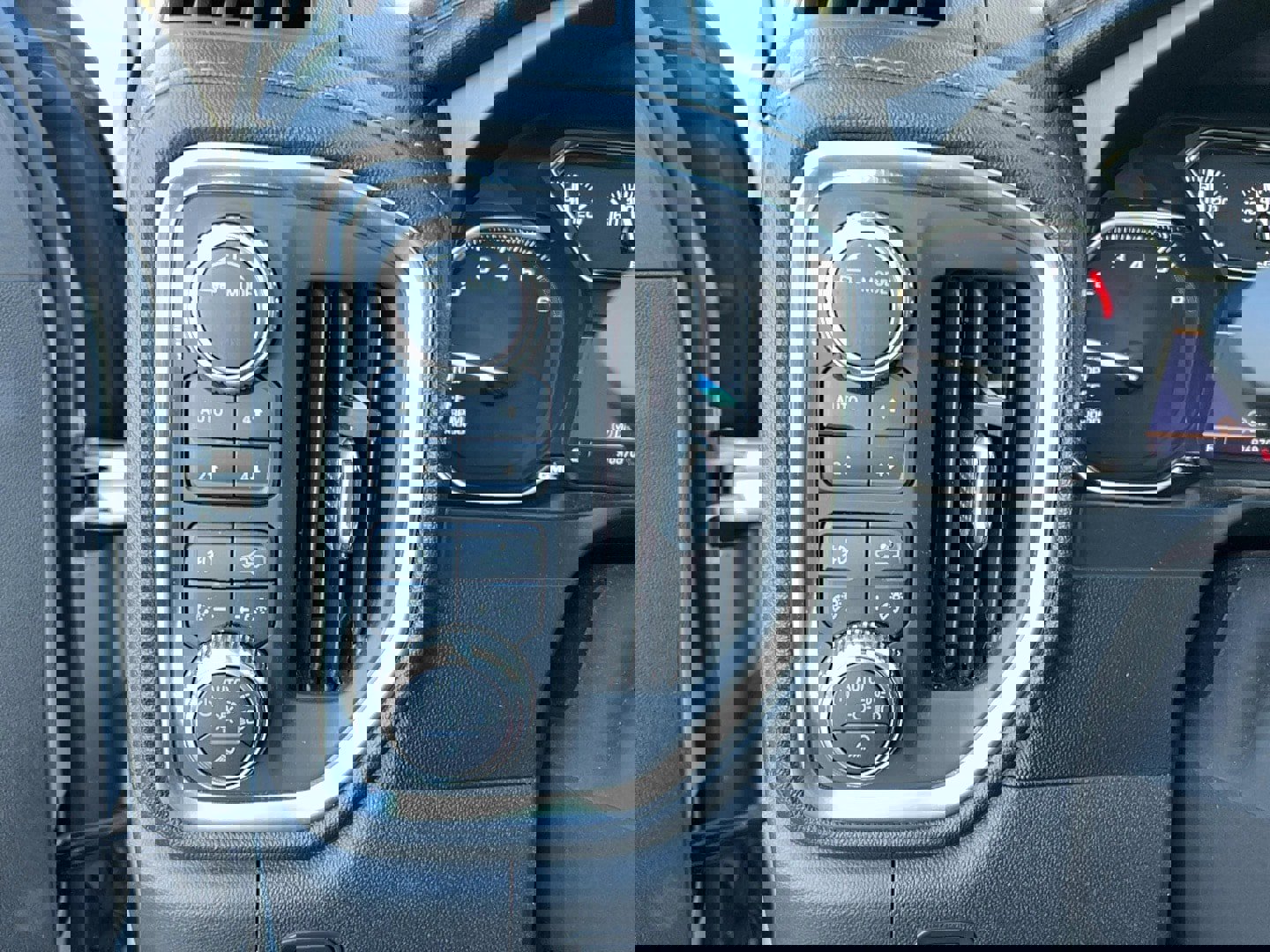 Used 2021 GMC Sierra 1500 SLT w/ SLT Premium Package image 18