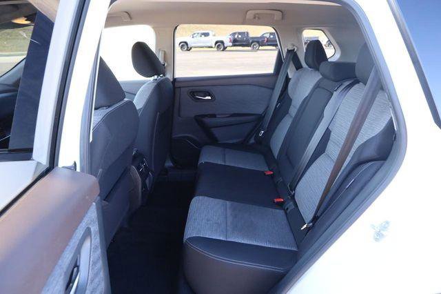 Used 2021 Nissan Rogue SV image 9