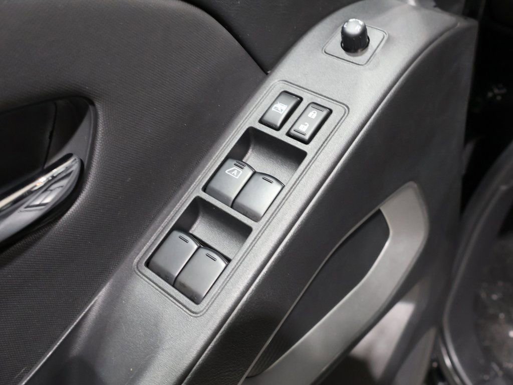 Used 2024 Nissan Frontier SV image 20