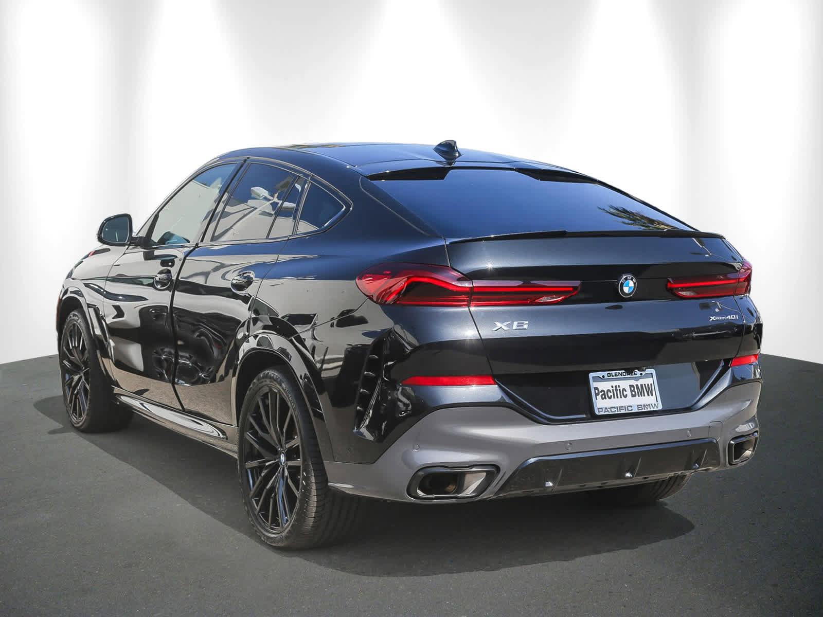 Certified 2023 BMW X6 xDrive40i w/ M Sport Package image 4