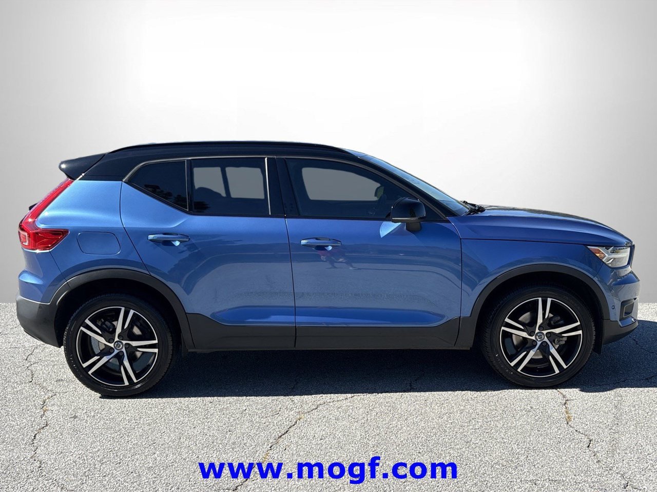 Used 2021 Volvo XC40 T4 R-Design w/ Advanced Package FWD image 21