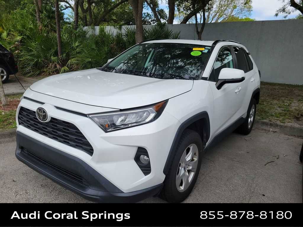 Used 2021 Toyota RAV4 XLE w/ Convenience Package FWD image 4