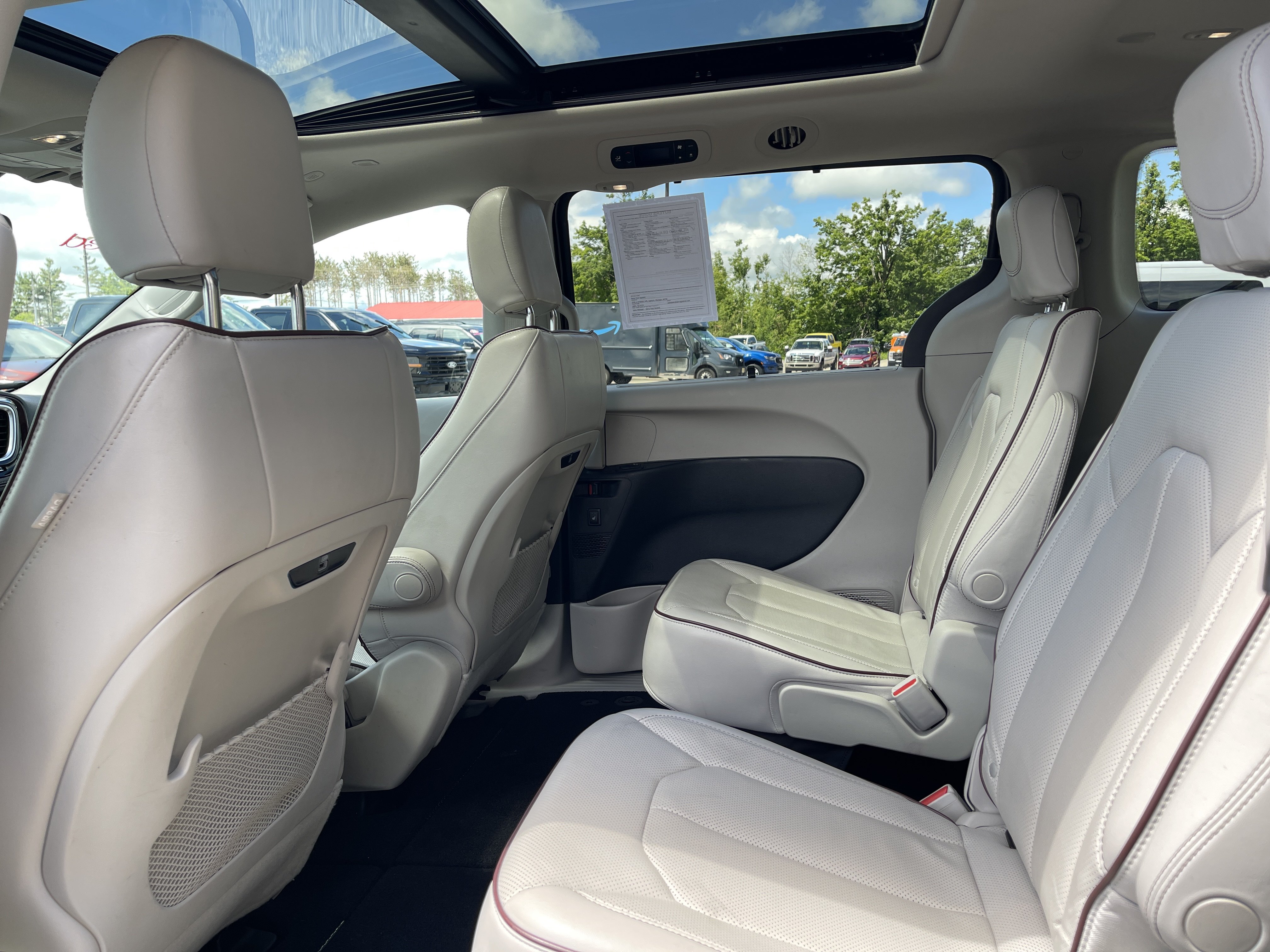 Used 2020 Chrysler Pacifica Limited FWD image 12