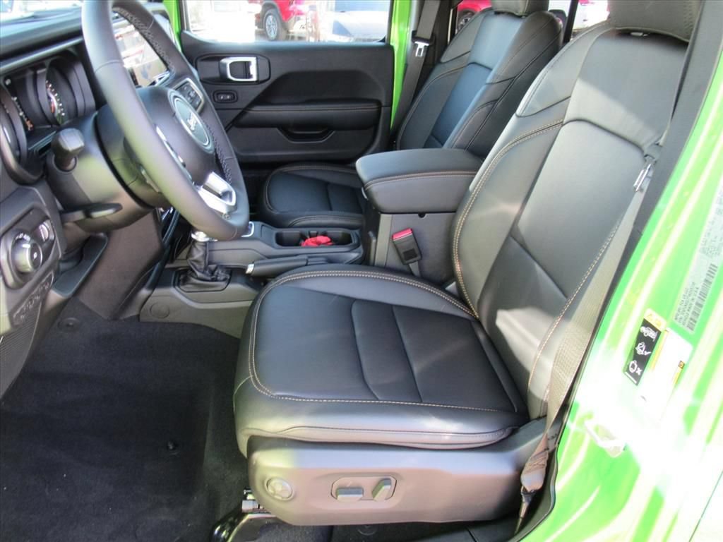 New 2026 Jeep Wrangler Unlimited Sahara w/ Whitecap Package AWD/4WD image 17