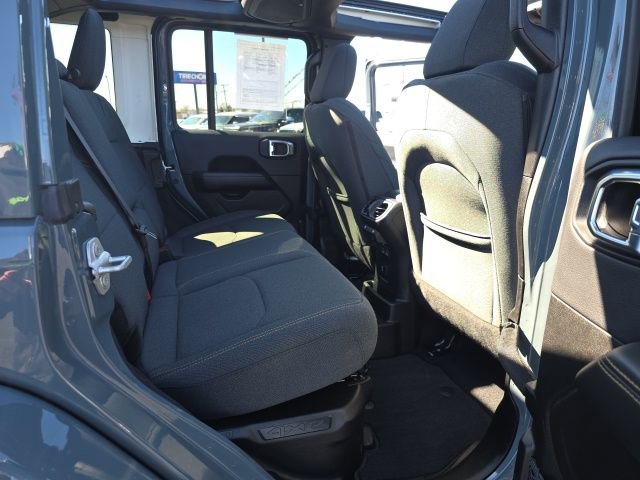 Used 2025 Jeep Wrangler Unlimited Sahara w/ Safety Group AWD/4WD image 43