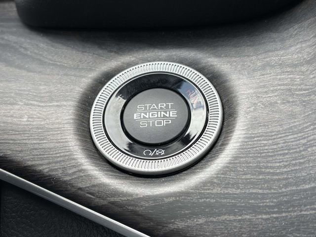 Used 2022 Jeep Grand Cherokee L Limited w/ Luxury Tech Group II image 16