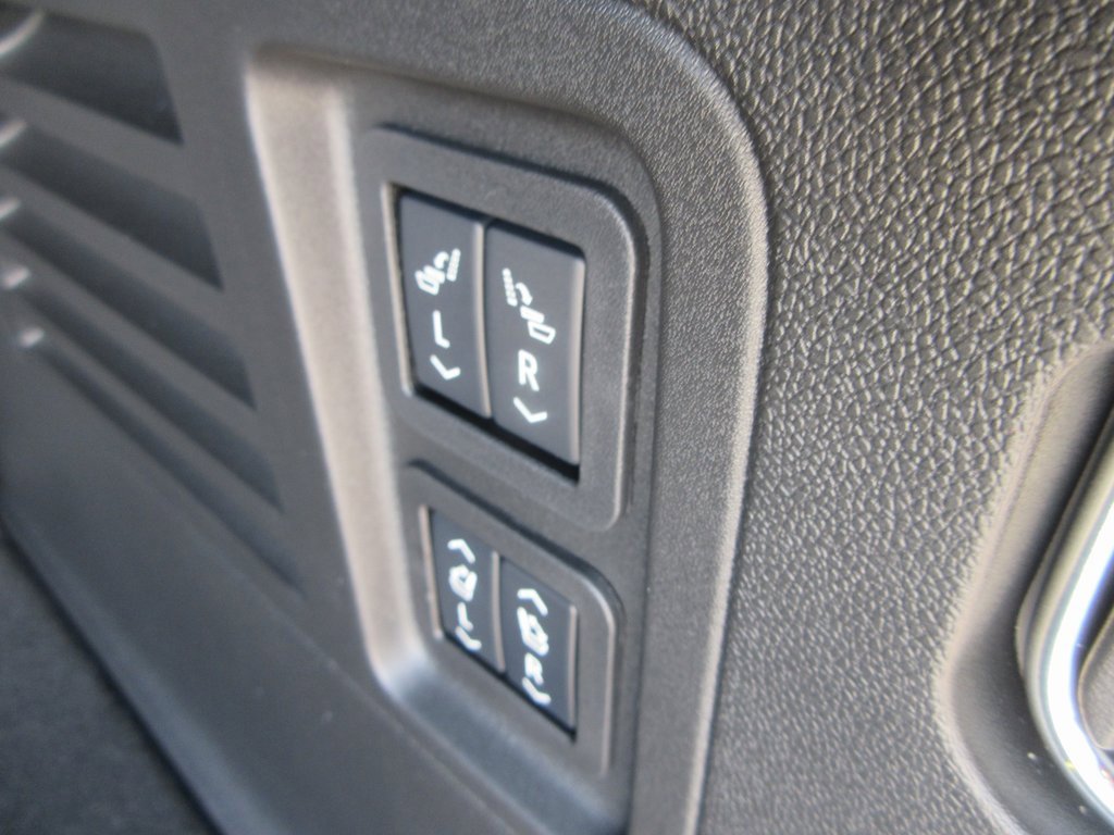 New 2025 GMC Acadia Denali image 19