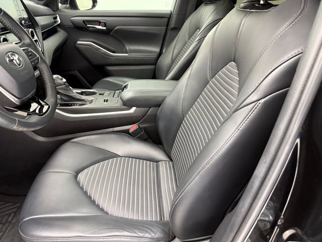 Used 2021 Toyota Highlander XSE FWD image 24