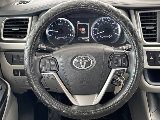 Certified 2019 Toyota Highlander Plus FWD image 32
