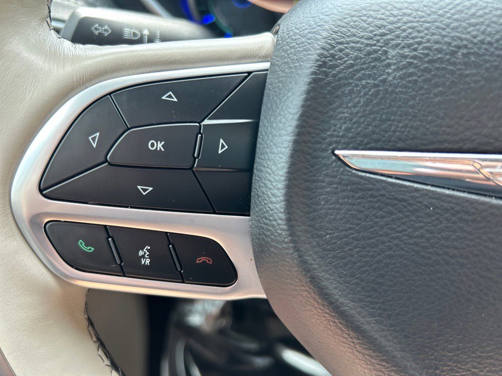 Used 2020 Chrysler Pacifica Limited image 27