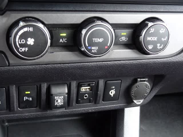 Used 2019 Toyota Tacoma TRD Off-Road w/ Technology Package AWD/4WD image 28