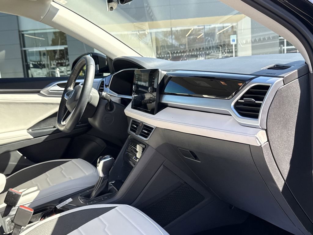 Used 2025 Volkswagen Taos SE image 27