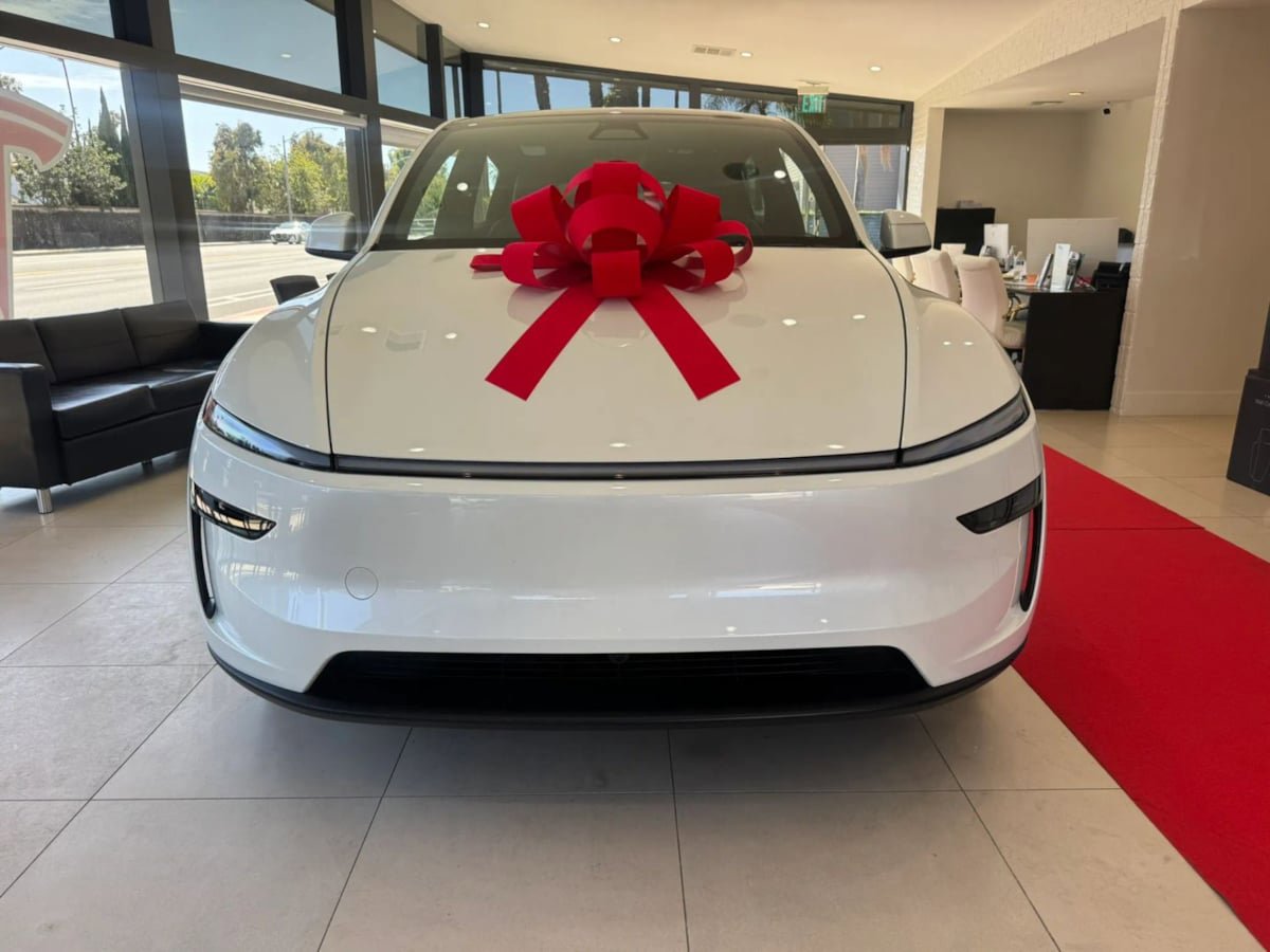 Used 2026 Tesla Model Y 2WD image 2