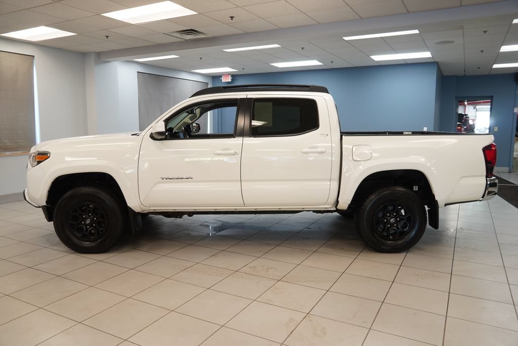 Used 2021 Toyota Tacoma SR5 AWD/4WD image 2
