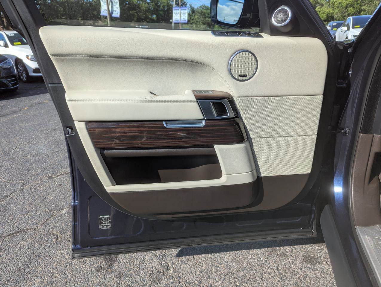 Used 2016 Land Rover Range Rover Supercharged image 11