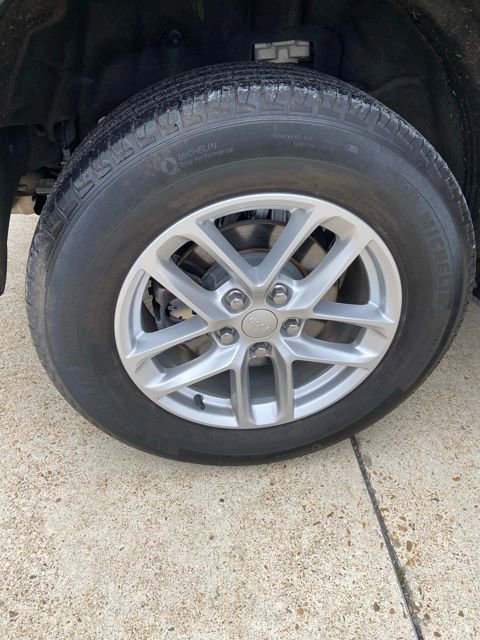 Used 2023 Jeep Grand Cherokee Laredo image 18