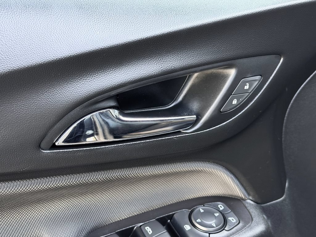 Used 2022 Chevrolet Equinox RS w/ RS Leather Package FWD image 23
