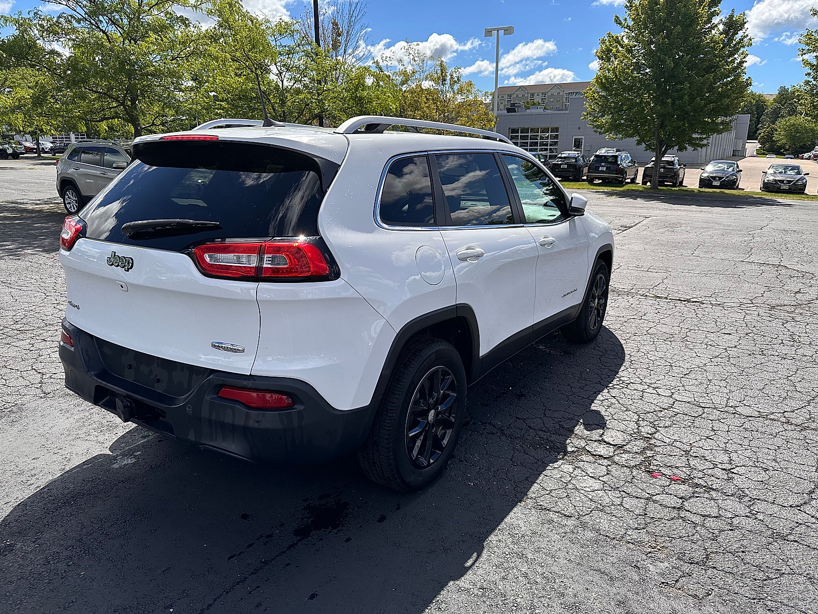 Used 2017 Jeep Cherokee Latitude w/ Safety/Convenience Group AWD/4WD image 3