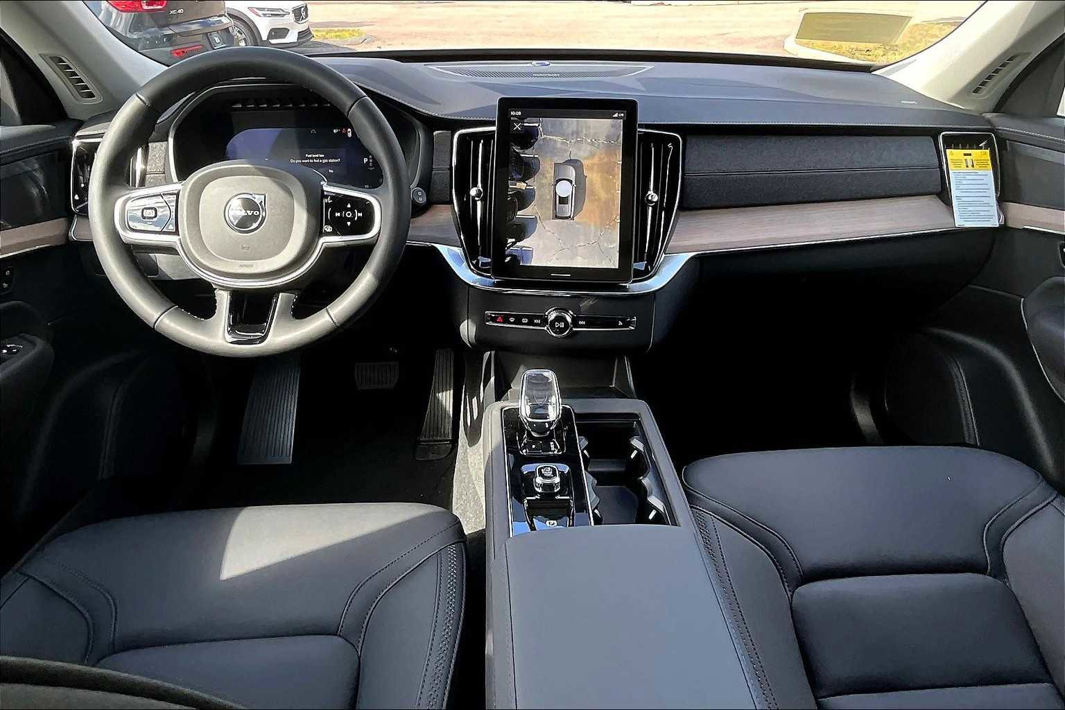 New 2026 Volvo XC90 B5 Plus w/ Protection Package Premier image 7