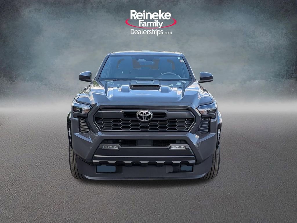 Used 2025 Toyota Tacoma TRD Sport AWD/4WD image 2