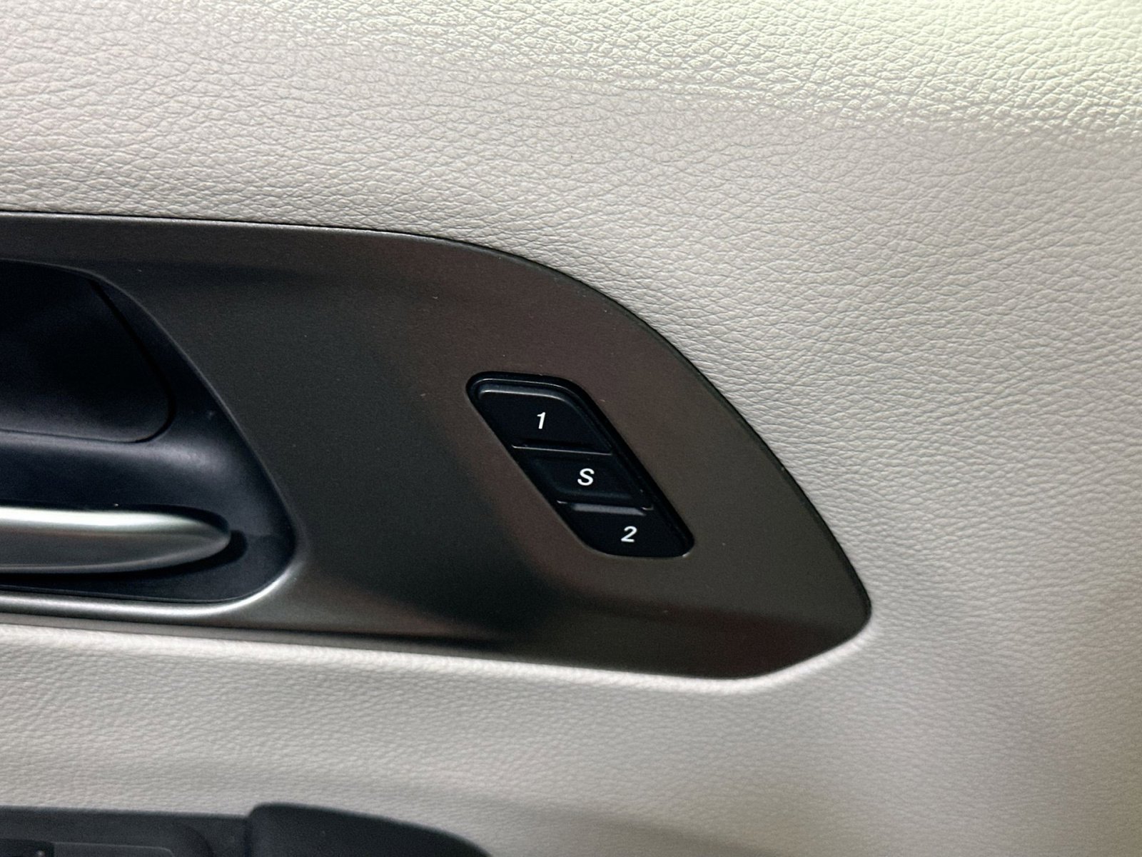 Used 2021 Chrysler Pacifica Touring-L image 17