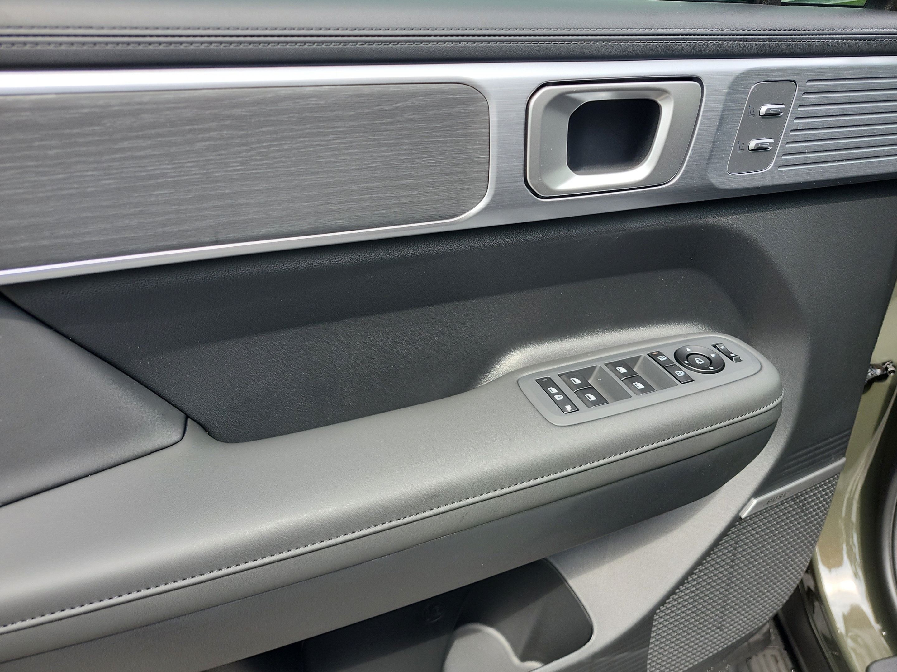 New 2026 Hyundai Santa Fe Limited FWD image 16