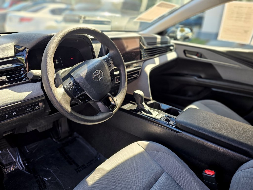 Used 2025 Toyota Camry LE FWD image 31