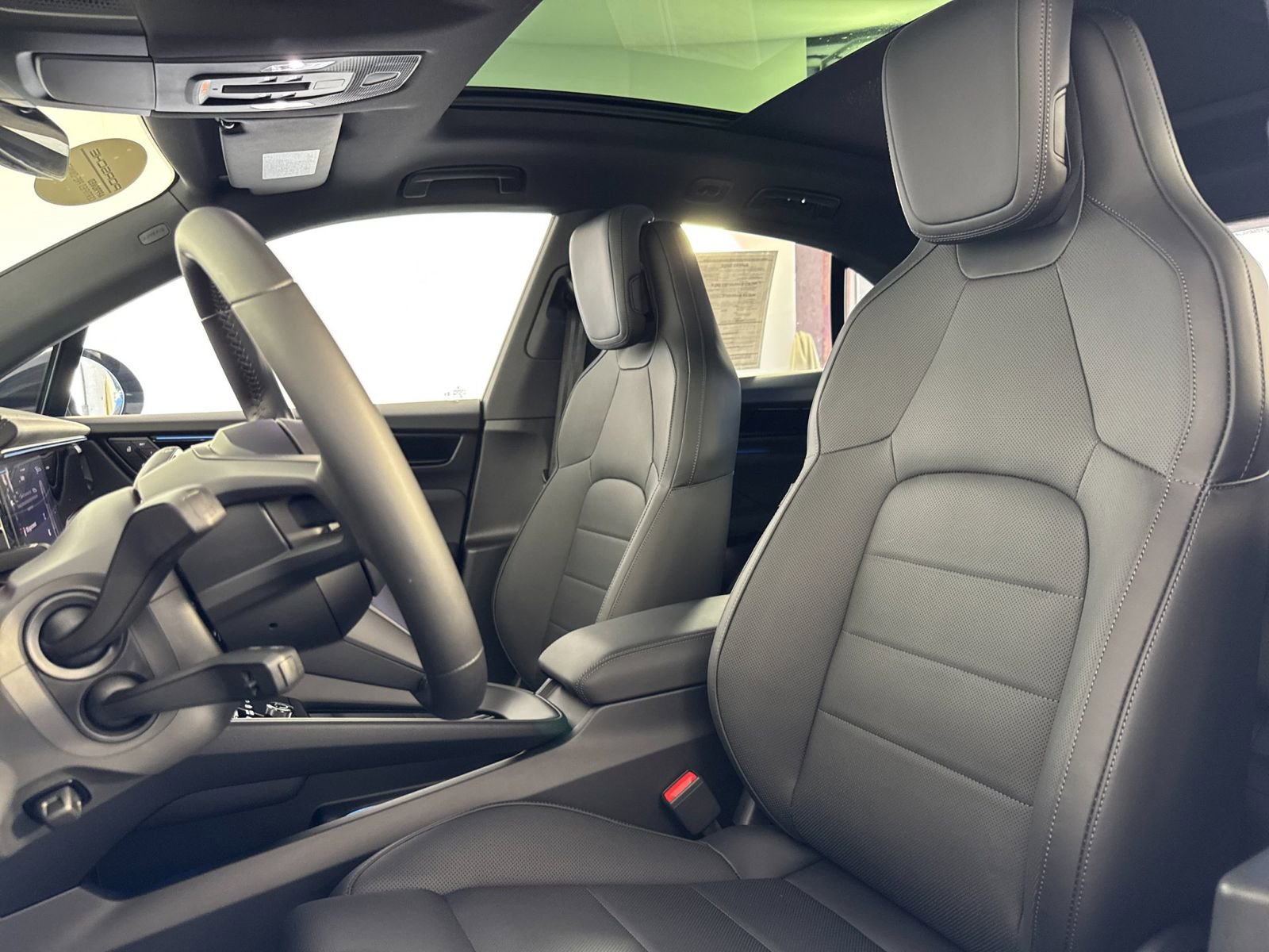 Certified 2025 Porsche Macan 4 Electric AWD/4WD image 5