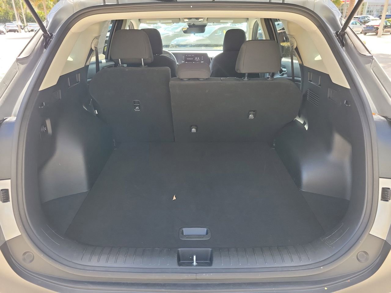 Used 2025 Kia Sportage LX image 7