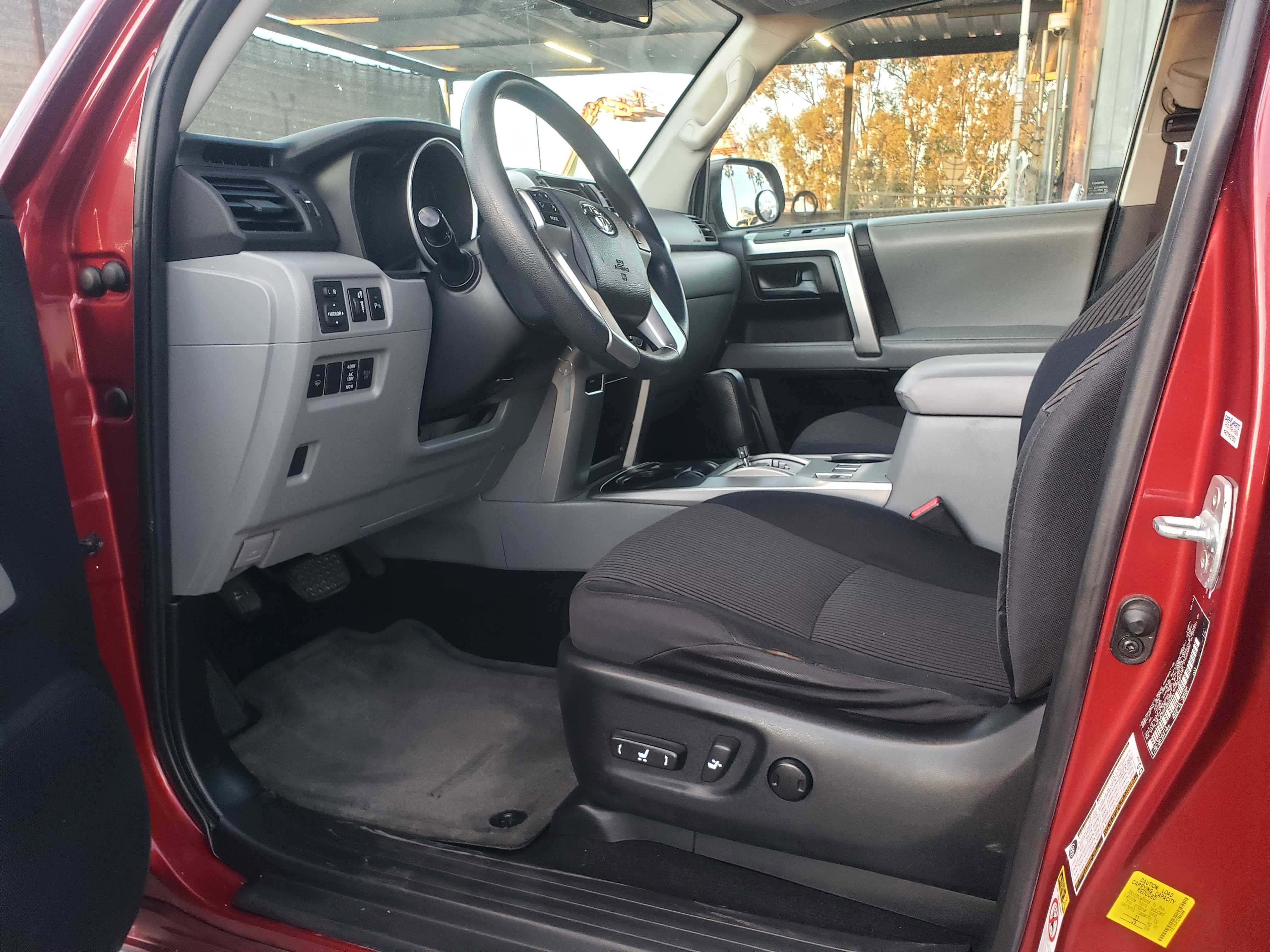 Used 2013 Toyota 4Runner SR5 w/ Convenience Pkg image 6