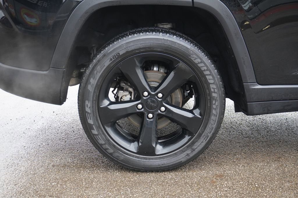 Used 2023 Jeep Grand Cherokee Altitude image 12