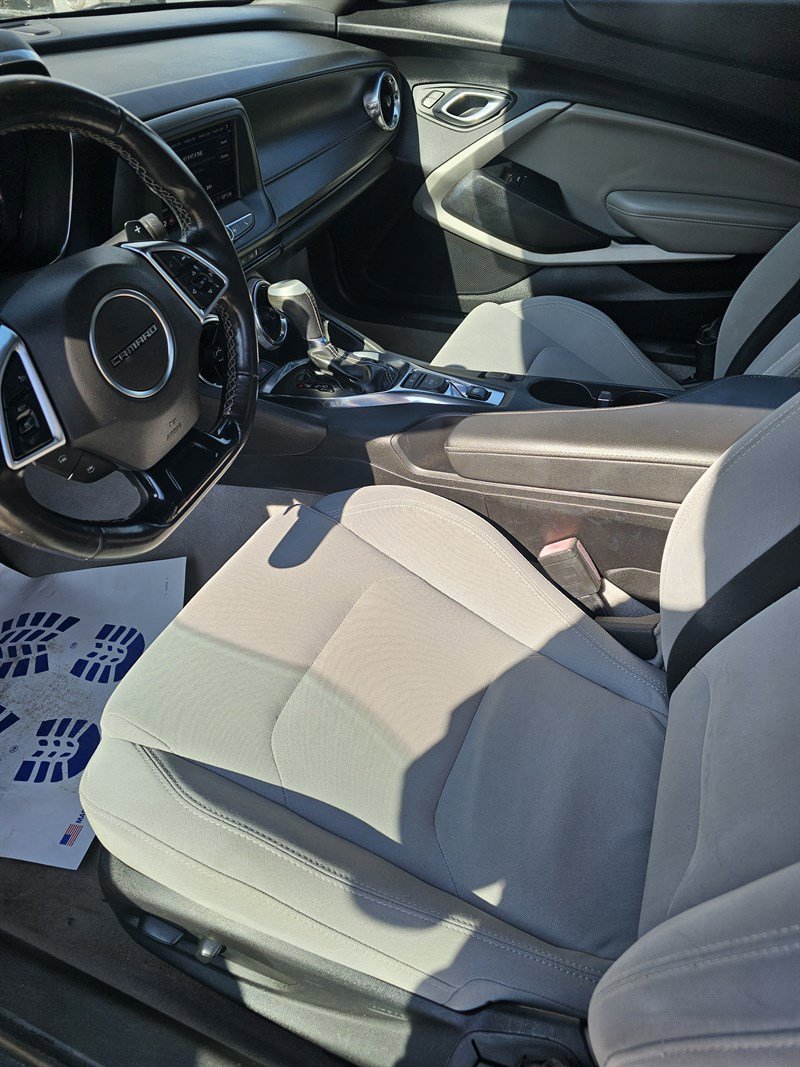 Used 2020 Chevrolet Camaro LT image 5