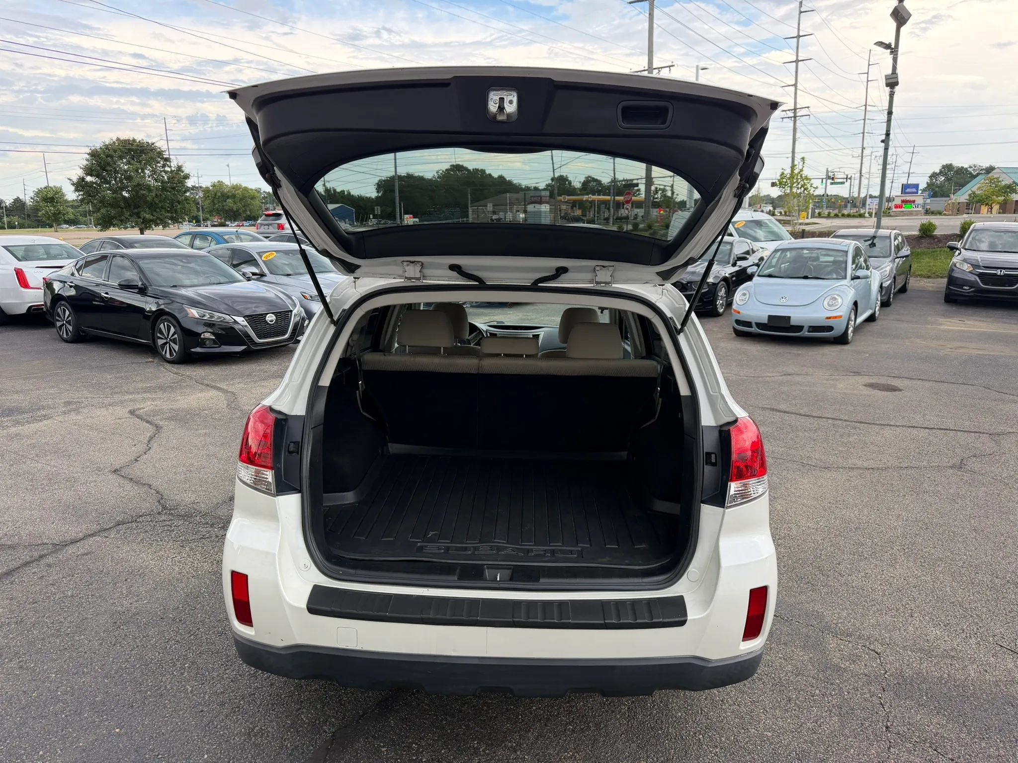 Used 2011 Subaru Outback 2.5i Premium w/ All-Weather Pkg AWD/4WD image 35