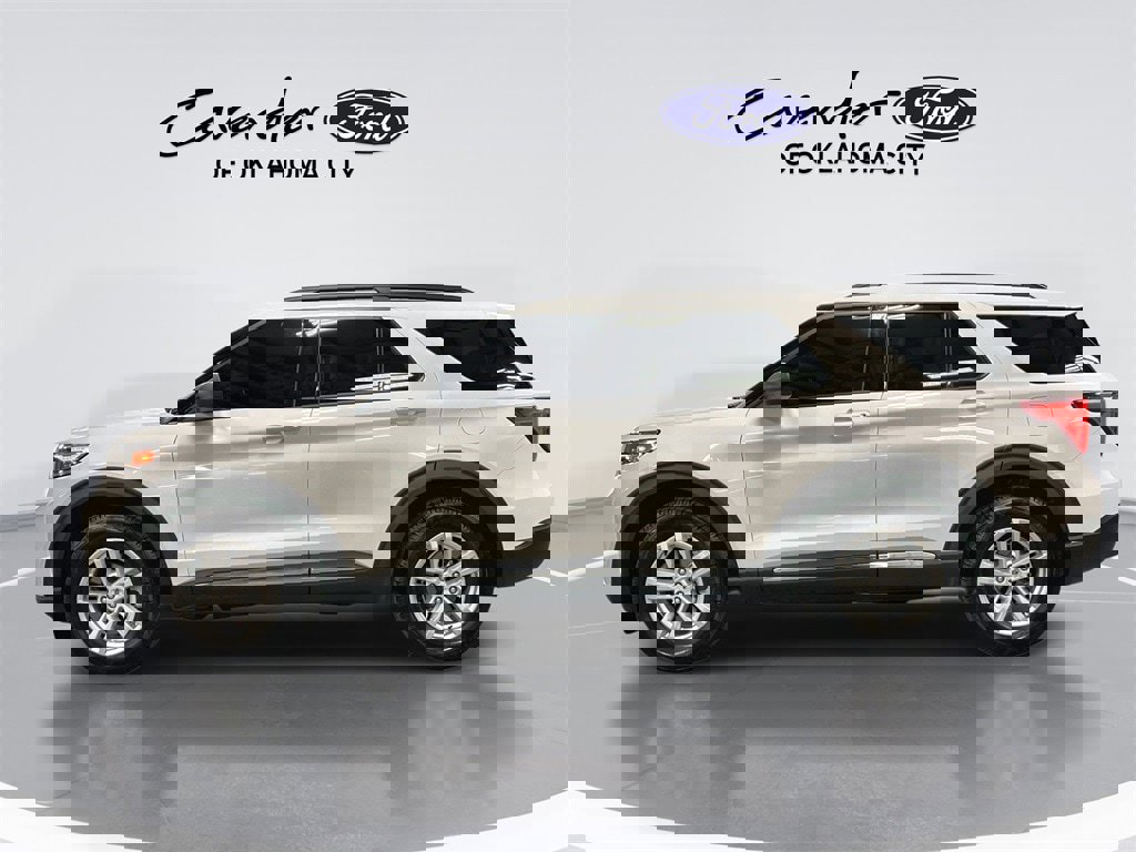 Used 2022 Ford Explorer XLT w/ Equipment Group 202A image 5