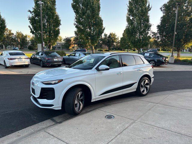 Used 2025 Audi Q6 e-tron Premium Plus AWD/4WD image 3