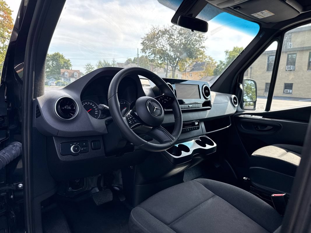 Used 2025 Mercedes-Benz Sprinter 2500 image 13