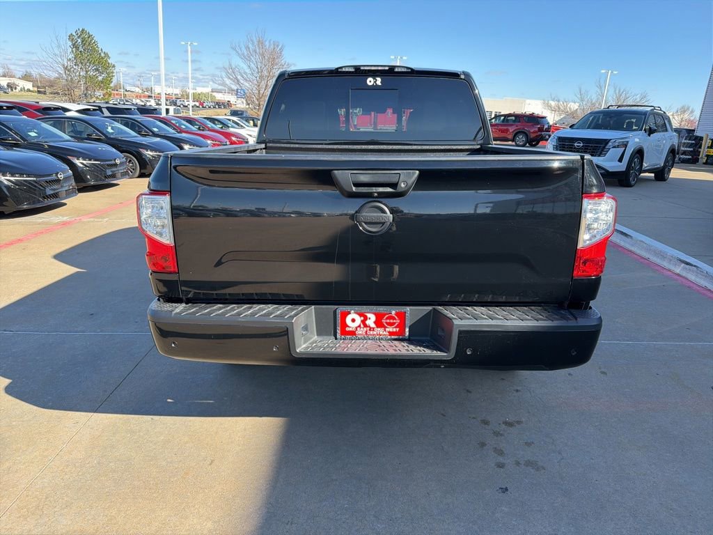 Used 2021 Nissan Titan SV image 4