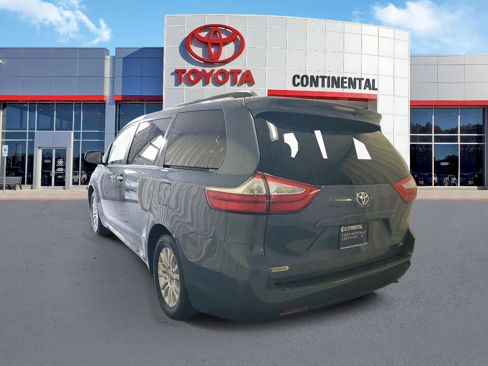 Used 2015 Toyota Sienna XLE FWD image 4