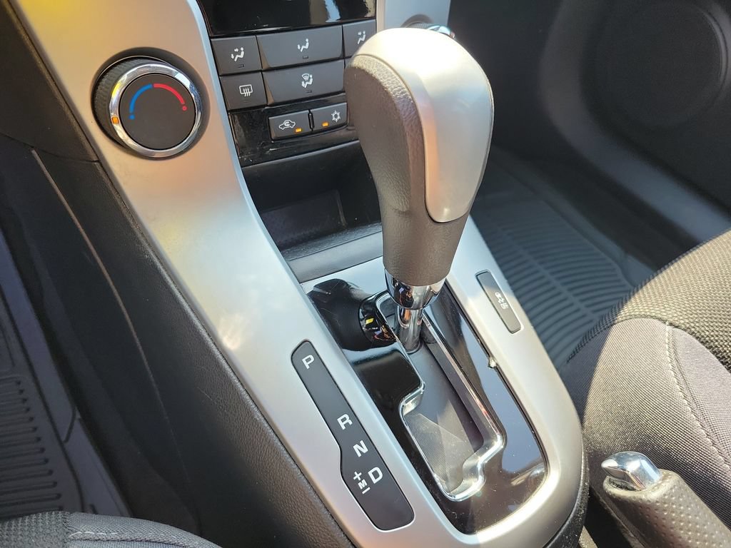 Used 2015 Chevrolet Cruze LT FWD image 33