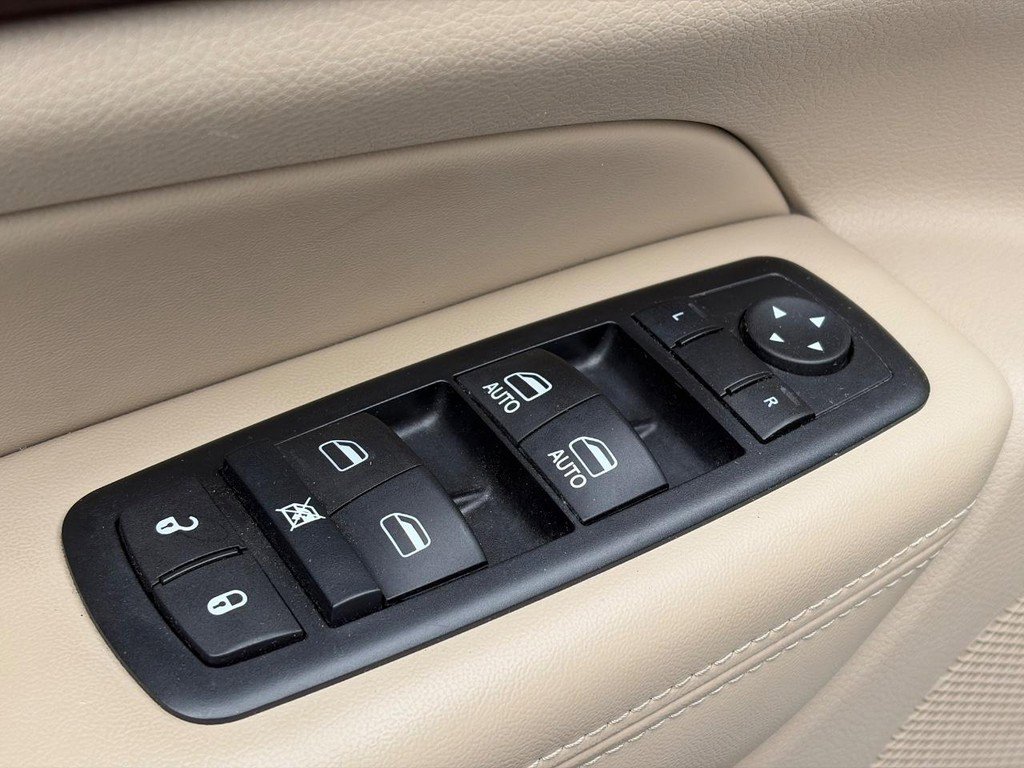 Used 2016 Jeep Grand Cherokee Laredo w/ Quick Order Package 23E AWD/4WD image 21